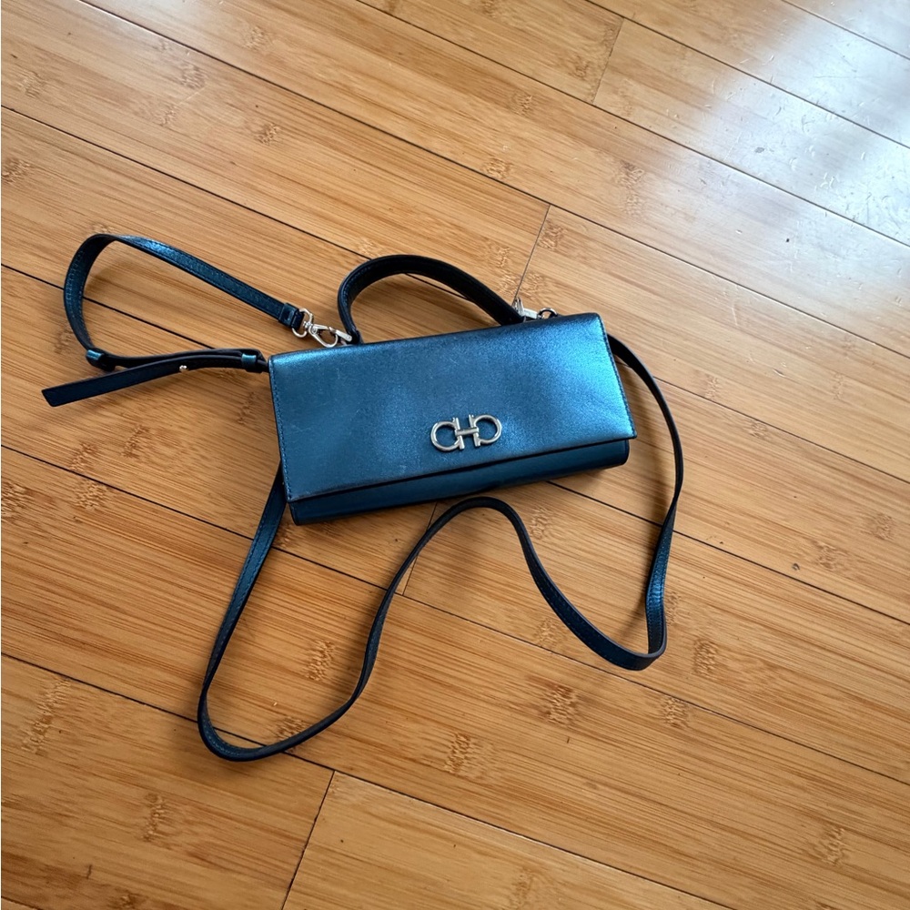 SALVATORE FERRAGAMO Elegant metallic Leather Crossbody - Wallet